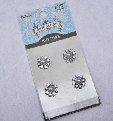 Riley Blake Sew Together 1 Inch FLOWER Shaped Pearl Buttons for Sewing/crafts  Lot of 4 Buttons 2 Holes 